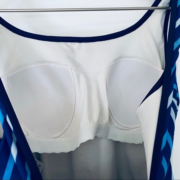 Lands End One Piece Swimsuit 🩱 - Picture 3 of 5